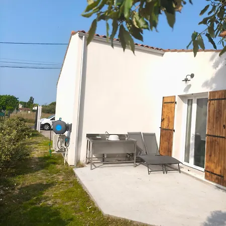 Dom wakacyjny Maison Familiale Et Conviviale Proche Ocean Avec Terrain De Petanque Le Château-dʼOléron